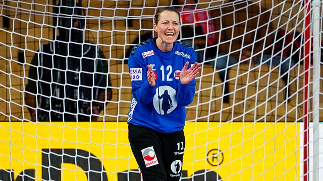 Innsbruck, Østerrike 20241130. 
Målvakt Silje Solberg-Østhassel under gruppespillkampen i håndball-EM for kvinner mellom Norge og Østerrike i Olympiahalle.
Foto: Beate Oma Dahle / NTB