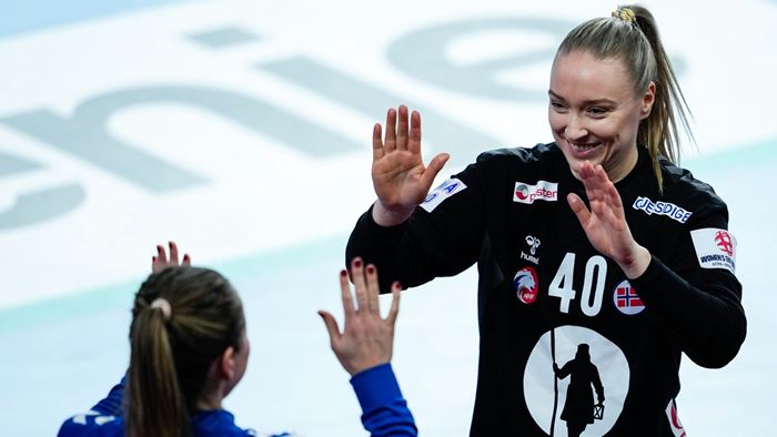 Innsbruck, Østerrike 20241202. 
Norges målvakt Eli Marie Raasok under gruppespillkampen i håndball-EM for kvinner mellom Slovakia og Norge i Olympiahalle.
Foto: Beate Oma Dahle / NTB