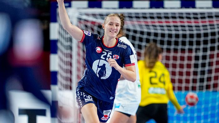 Wien, Østerrike 20241209. 
Norges Henny Ella Reistad jubler for en scoring under hovedrunden i håndball-EM for kvinner mellom Norge og Tyskland i Wiener Stadthalle.
Foto: Beate Oma Dahle / NTB