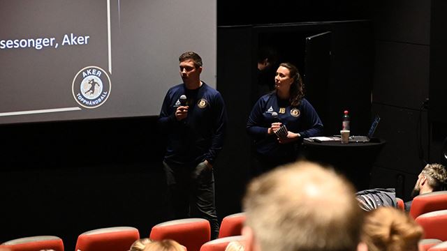 Anders Røe og Julie Berg under Aker-seminaret