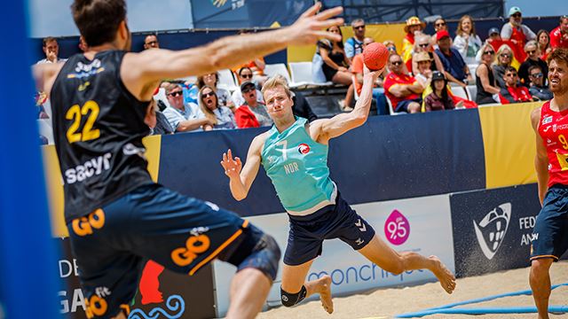 Christian DAVIKNES and Darío MATA, Day 3, Beach Handball EURO 2023, Praia da Nazaré, Nazaré, Portugal, 26.05.2023, Mandatory Credit © Jozo Cabraja / kolektiff