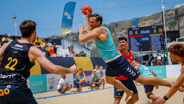 Kristoffer HENRIKSEN and Adrián HIDALGO, Day 3, Beach Handball EURO 2023, Praia da Nazaré, Nazaré, Portugal, 26.05.2023, Mandatory Credit © Jozo Cabraja / kolektiff