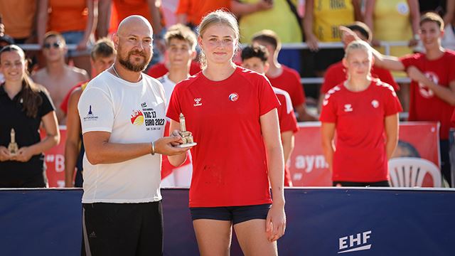 Awarding ceremony, EHF YAC 17 Beach Handball EURO 2023, Izmir, Turkiye, 02.07.2023, Mandatory Credit © Jure Erzen / kolektiff