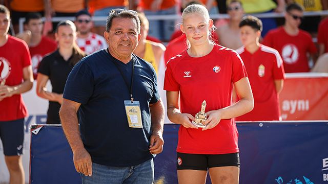 Awarding ceremony, EHF YAC 17 Beach Handball EURO 2023, Izmir, Turkiye, 02.07.2023, Mandatory Credit © Jure Erzen / kolektiff