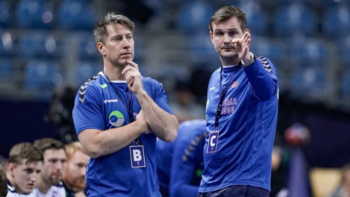 Krakow, Polen 20230117. 
Landslagssjef Jonas Wille t.v. og landslagstrener Martin Boquist i VM-kampen i håndball for herrer mellom Nederland og Norge i Tauron Arena i Krakow, Polen.
Foto: Stian Lysberg Solum / NTB