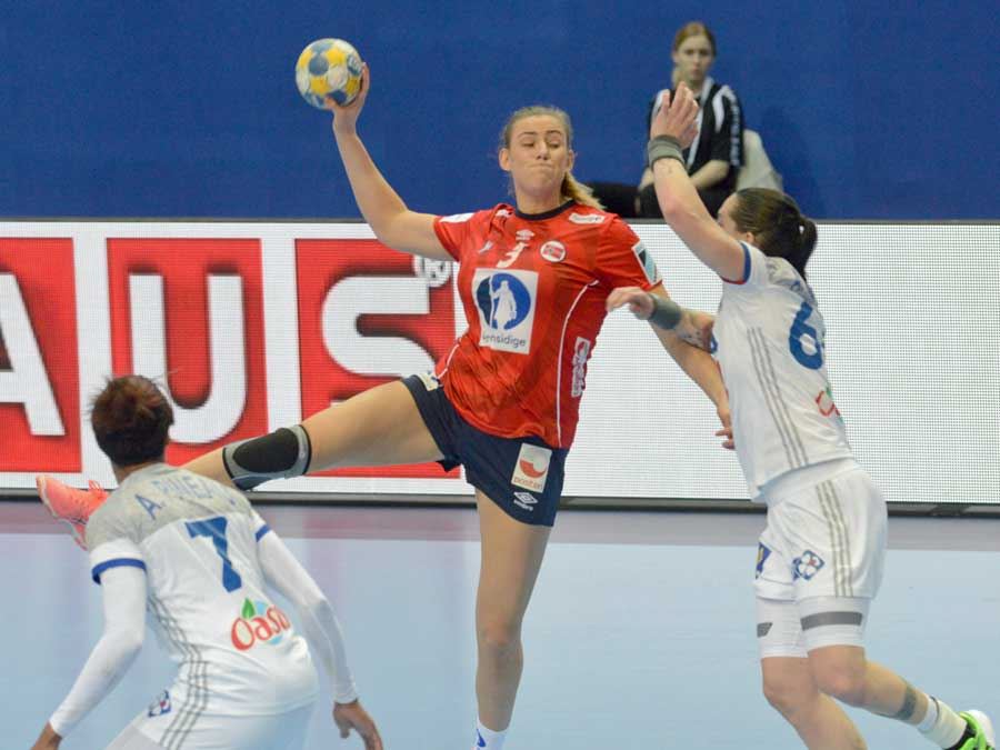 Emilie Hegh Arntzen mot Frankrike. Foto: Terje Anthonsen 20161216_Arntzen.-Emilie_LKS_NOR_FRA_900_fotoTerjeAnthonsen.jpg