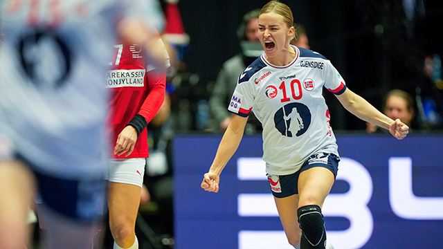 Herning, Danmark 20231215. 
Stine Bredal Oftedal under semifinalen i håndball-VM mellom Danmark og Norge i Jyske Bank Boxen.
Foto: Beate Oma Dahle / NTB