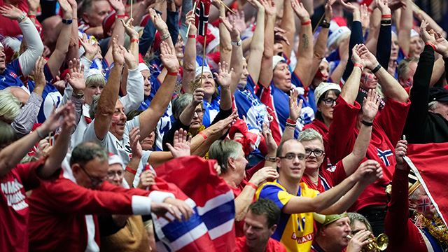 Herning, Danmark 20231217. 
Publikum under finalen i håndball-VM mellom Frankrike og Norge i Jyske Bank Boxen.
Foto: Beate Oma Dahle / NTB