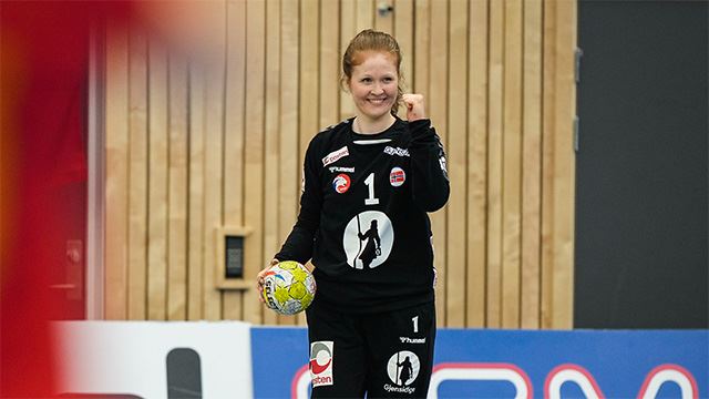 Marie Skurtveit Davidsen jubler etter redning for Norge i kampen mot Montenegro.