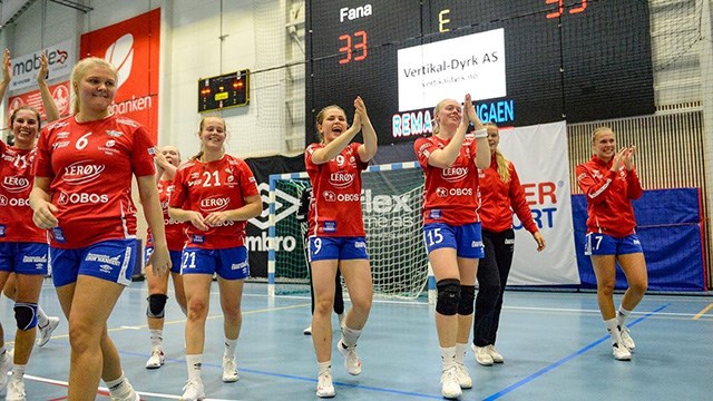 Fana Håndball jubler etter seier i REMA 1000-ligaen