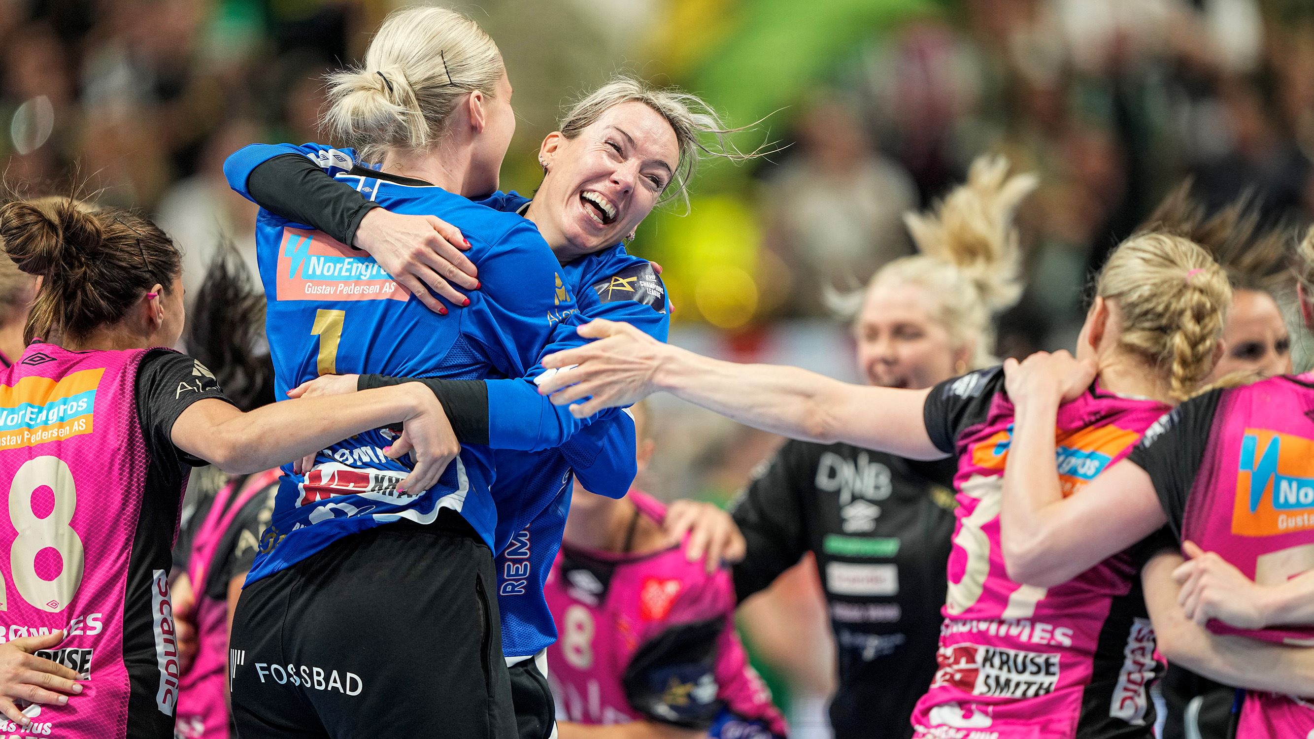 Budapest, Ungarn 20230604. 
Vipers målvakt Katrine Lunde feirer seieren i finalen i Champions League i håndball mellom Vipers og Ferencvárosi TC i MVM Dome Budapest.
Foto: Beate Oma Dahle / NTB