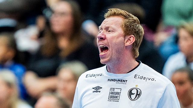 Lillehammer 20231007. 
Elverums trener Børge Lund under eliteseriekampen i håndball mellom Elverum og Kolstad i Håkons Hall.
Foto: Fredrik Varfjell / NTB