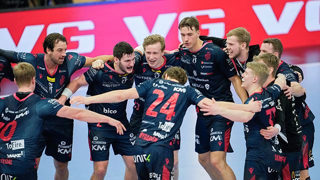 Arendal 20240225. 
Kristiansund spillerne feirer bronsen under bronsefinalen for menn i NM i håndball mellom Kristiansand og Haslum i Sør Amfi.
Foto: Beate Oma Dahle / NTB
Foto: Beate Oma Dahle / NTB