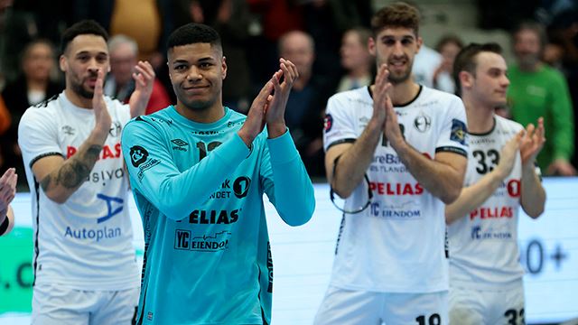 Elverum 20230301. 
Elverums målvakt Emil Kheri Imsgard  kåret til beste spiller i Champions League kampen i håndball mellom Elverum  og THW Kiel fra Tyskland i Terningen Arena på Elverum
Foto: Geir Olsen / NTB