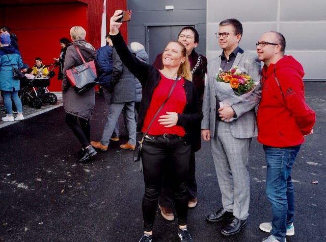 Flatåshallen-ordfører-selfie.jpg