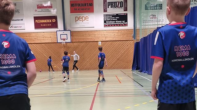 REMA1000Håndballskolen_Rolvsøy2.jpg