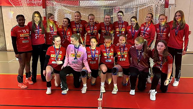 240406 Jenter 14 Finale Sandefjord TIF sølv.jpg