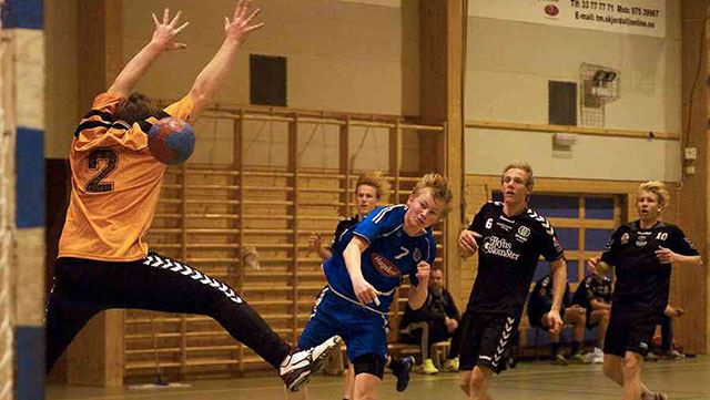 640_ungdomshåndball_gutt_skudd.jpg