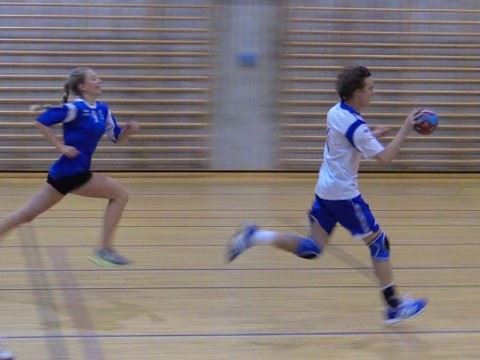 løp med ballsprett gutt og jente 900.jpg